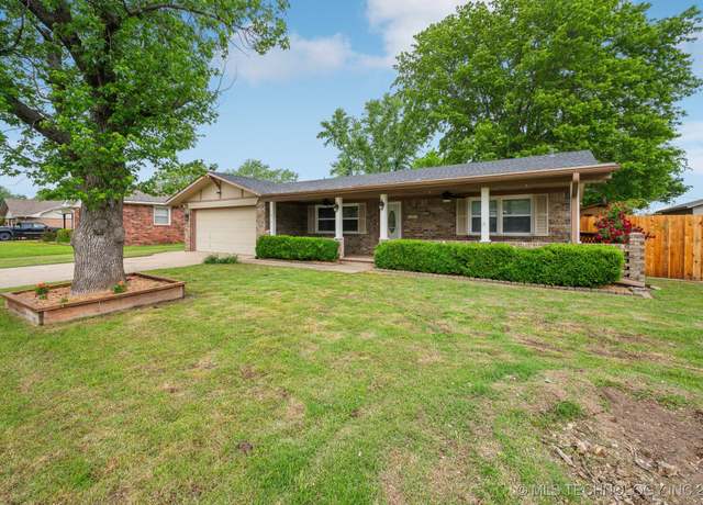 Property at 1017 SE 15th, Pryor, OK 74361, 3 beds, 2 baths