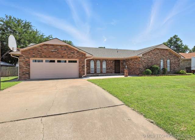 Property at 6627 Castle Ct, Bartlesville, OK 74006, 4 beds, 2.5 baths