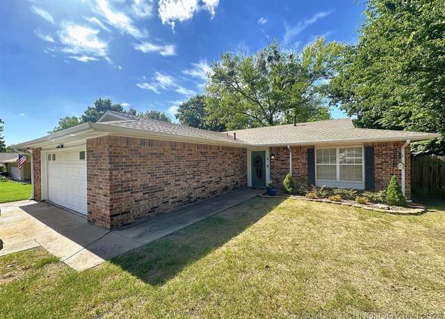Property at 413 Greenwood Dr, Tahlequah, OK 74464, 3 beds, 2 baths
