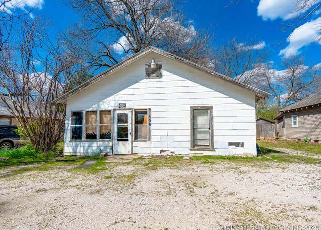 Property at 806 W 14th St, Ada, OK 74820, 3 beds, 1 bath