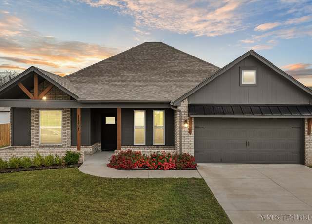 Property at 11807 N 131st EastAvenue, Owasso, OK 74055, 4 beds, 2 baths