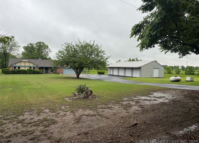 Property at 1805 E 166th St N, Skiatook, OK 74070, 3 beds, 2 baths