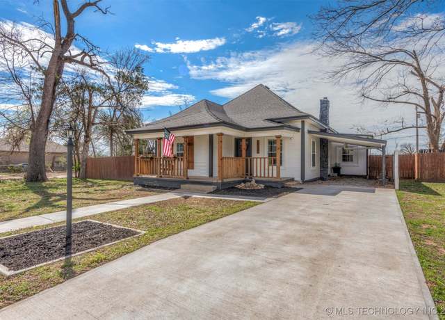 Property at 517 E 6th St, Claremore, OK 74017, 3 beds, 1.5 baths