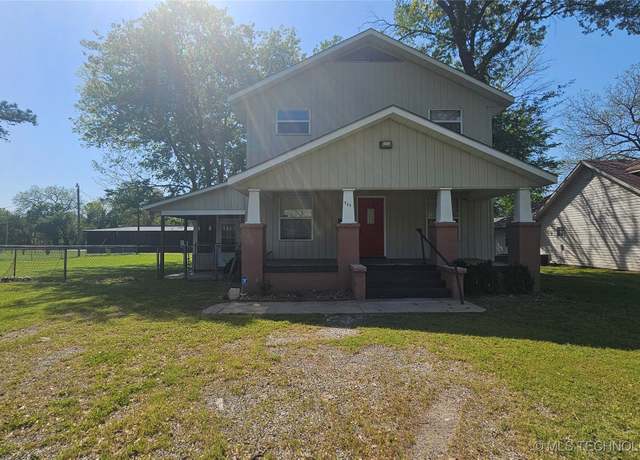 Property at 506 S Delaware Ave, Okmulgee, OK 74447, 5 beds, 2 baths