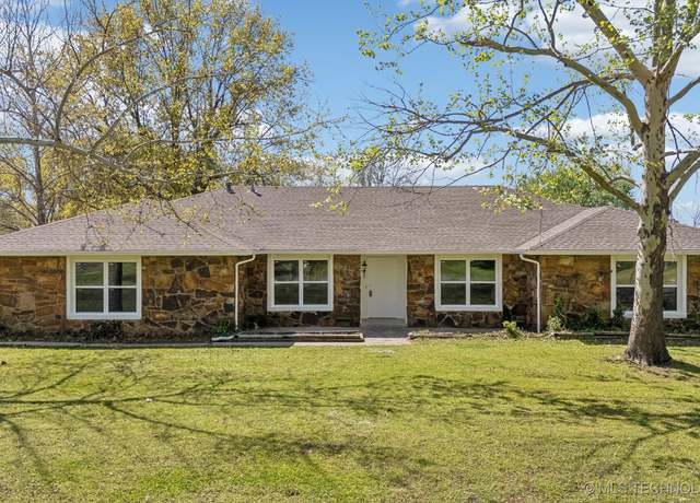 Property at 10785 E Dogwood Ct, Claremore, OK 74019, 4 beds, 2.5 baths