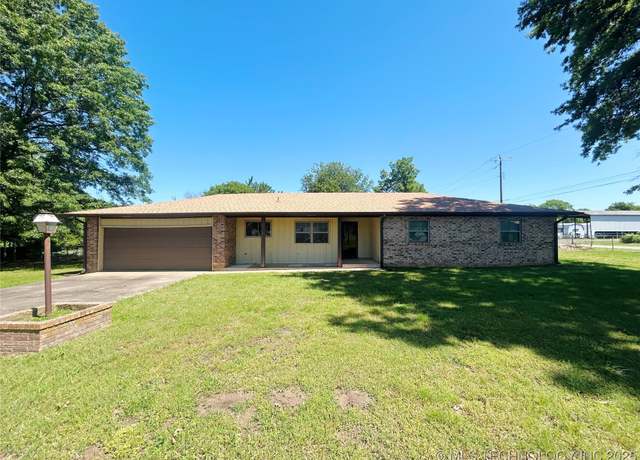 Property at 502 W Elm St, Henryetta, OK 74437, 3 beds, 2 baths