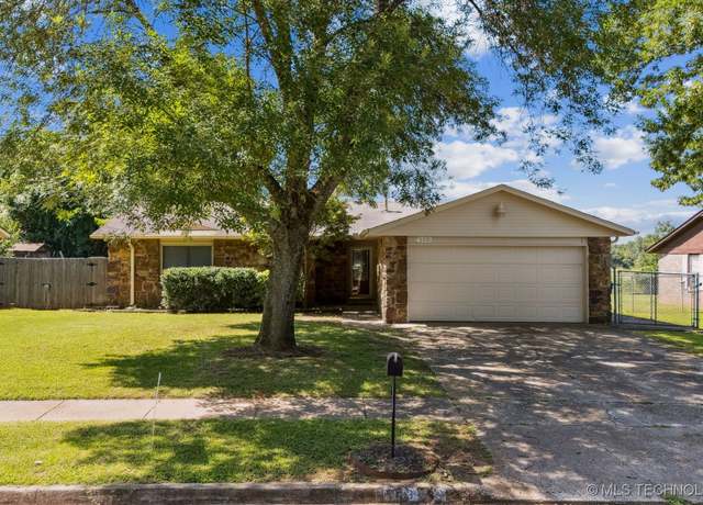 Property at 4713 W Charleston St, Broken Arrow, OK 74011, 3 beds, 2 baths