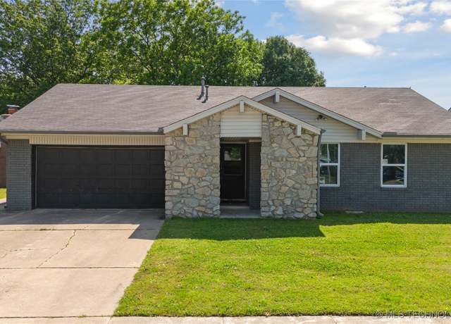 Property at 1703 Elm St, Owasso, OK 74055, 3 beds, 2 baths