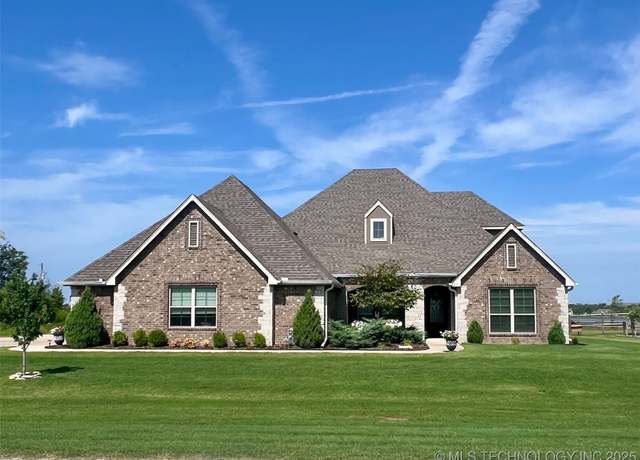 Property at 8104 N 154th EastAvenue, Owasso, OK 74055, 4 beds, 3 baths