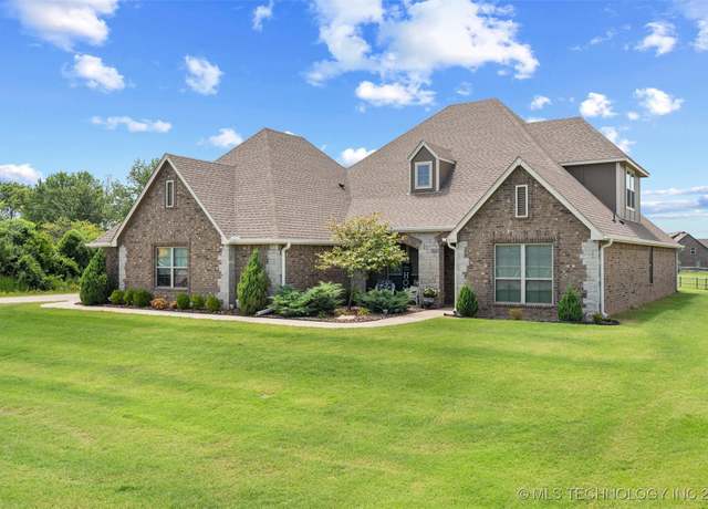 Property at 8104 N 154th EastAvenue, Owasso, OK 74055, 4 beds, 3 baths