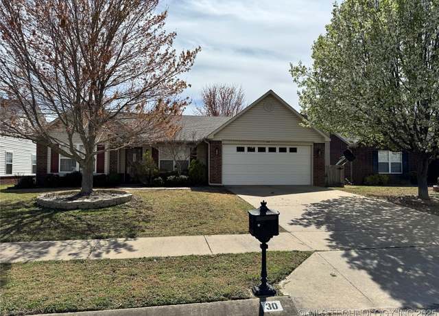 Property at 30 E Falcon Dr E, Sapulpa, OK 74066, 3 beds, 2 baths