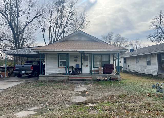 Property at 1100 W 9th St, Okmulgee, OK 74447, 3 beds, 2 baths