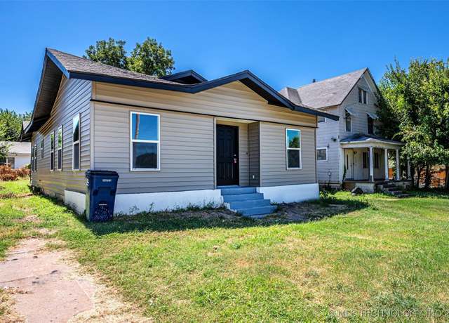 Property at 1015 E Main St, Shawnee, OK 74801, 3 beds, 2 baths