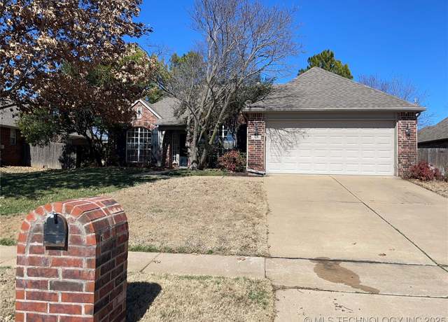 Property at 4500 W Freeport Pl, Broken Arrow, OK 74012, 3 beds, 2 baths