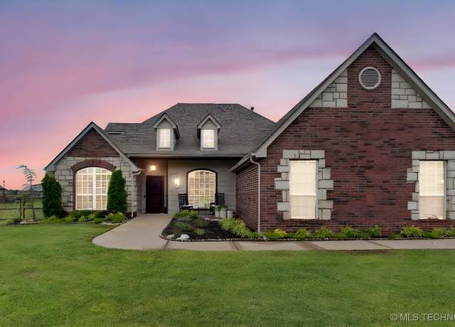 Property at 5720 E 144th St N, Collinsville, OK 74021, 4 beds, 3 baths