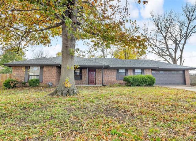 Property at 3011 W Berwick St, Claremore, OK 74017, 3 beds, 2 baths