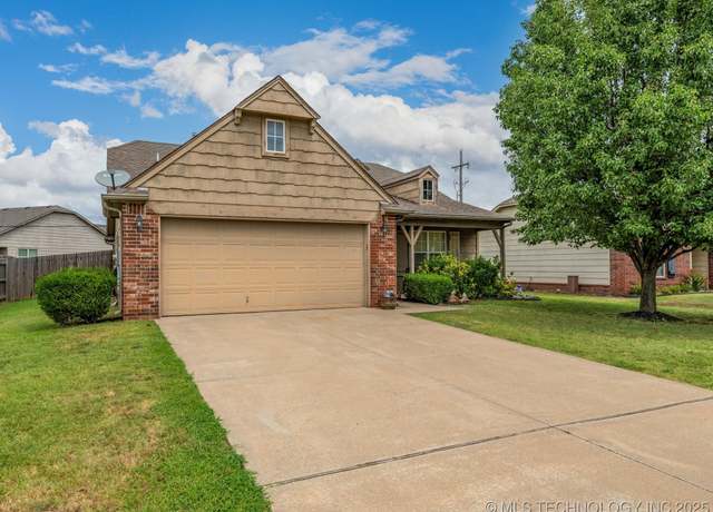 Property at 3206 Debbie Ln, Bartlesville, OK 74006, 3 beds, 2 baths