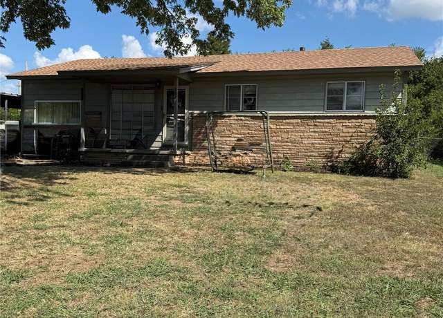 Property at 103 Woodlawn St, Hominy, OK 74035, 3 beds, 2 baths