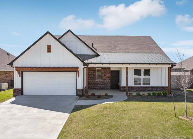 Property at 2916 S 8th St, Broken Arrow, OK 74012, 4 beds, 2.5 baths