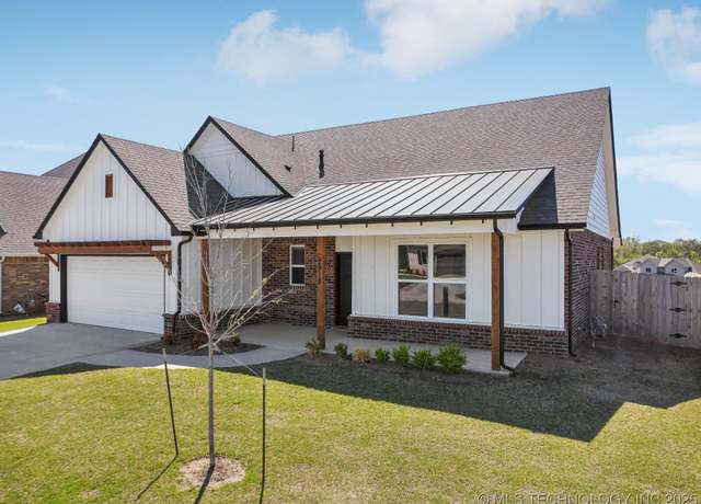Property at 2916 S 8th St, Broken Arrow, OK 74012, 4 beds, 2.5 baths