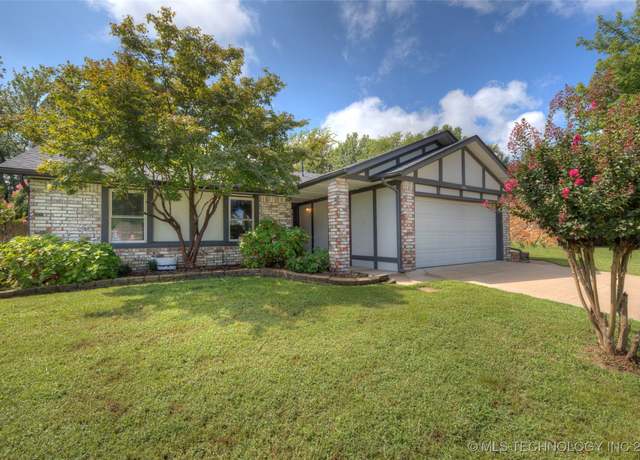 Property at 205 W Fulton St, Broken Arrow, OK 74012, 3 beds, 1.5 baths
