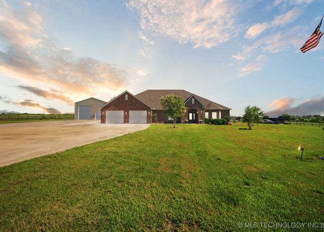 Property at 21 E 171st St S, Glenpool, OK 74033, 3 beds, 2.5 baths