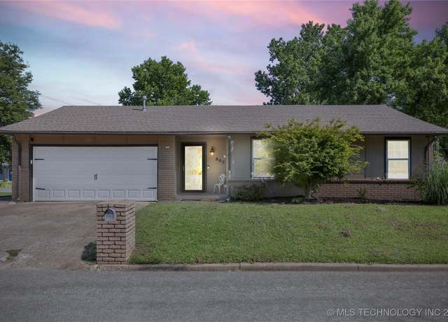 Property at 683 E Glenpool Blvd, Glenpool, OK 74033, 4 beds, 2 baths