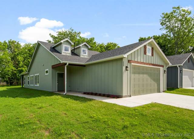 Property at 339 W Hickory St, Coweta, OK 74429, 3 beds, 2 baths