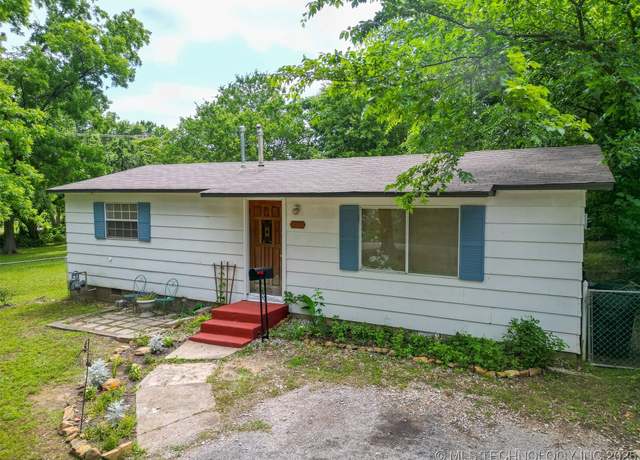 Property at 714 S Maple St, Sapulpa, OK 74066, 2 beds, 1 bath
