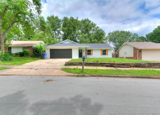 Property at 316 E Austin St, Broken Arrow, OK 74011, 3 beds, 2 baths