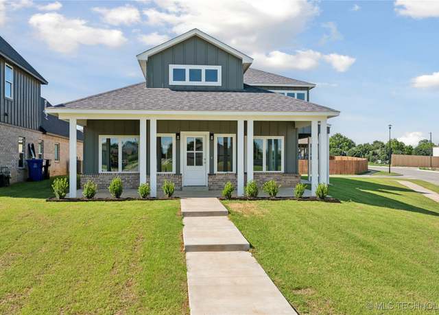 Property at 2410 W Charleston St, Broken Arrow, OK 74011, 4 beds, 2.5 baths