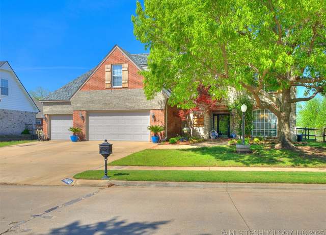 Property at 10201 E 92nd St N, Owasso, OK 74055, 4 beds, 2.5 baths