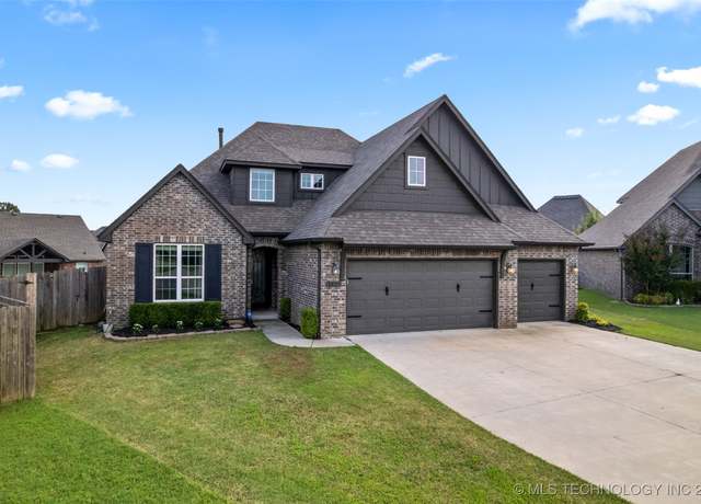 Property at 1607 E Roanoke Ct, Broken Arrow, OK 74012, 4 beds, 2.5 baths