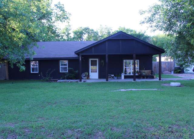 Property at 305 W Commercial St, Inola, OK 74036, 3 beds, 2 baths