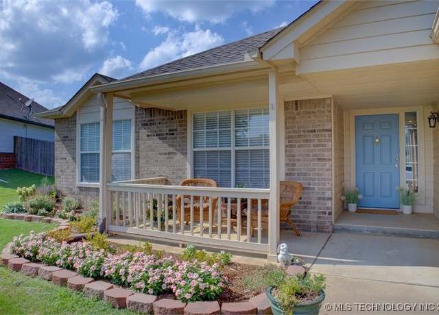 Property at 1812 W Jefferson St, Broken Arrow, OK 74011, 3 beds, 2 baths