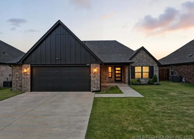 Property at 10106 S 228th East Ave, Broken Arrow, OK 74014, 4 beds, 2 baths