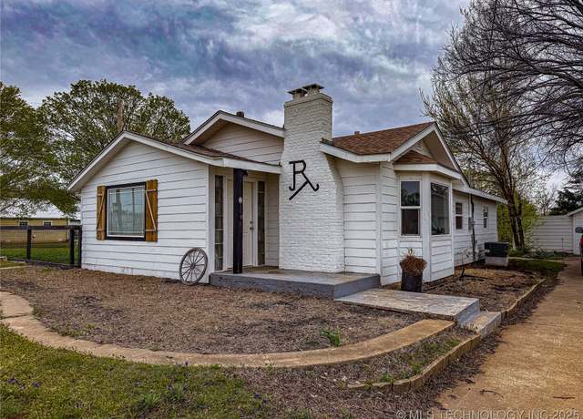 Property at 3496 W North, Ponca City, OK 74601, 3 beds, 2 baths