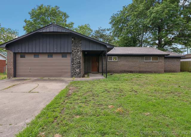 Property at 215 Rodman Cir, Muskogee, OK 74403, 3 beds, 2 baths