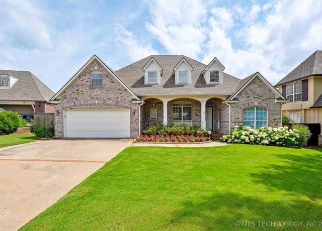 Property at 408 E 124th St S, Jenks, OK 74037, 4 beds, 3 baths