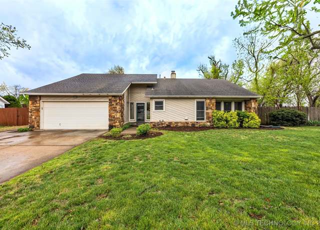 Property at 5939 S 94th EastPlace, Tulsa, OK 74145, 3 beds, 2 baths