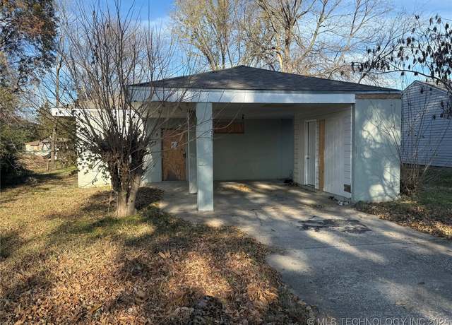 Property at 310 E 12th St, Claremore, OK 74017, 3 beds, 2 baths