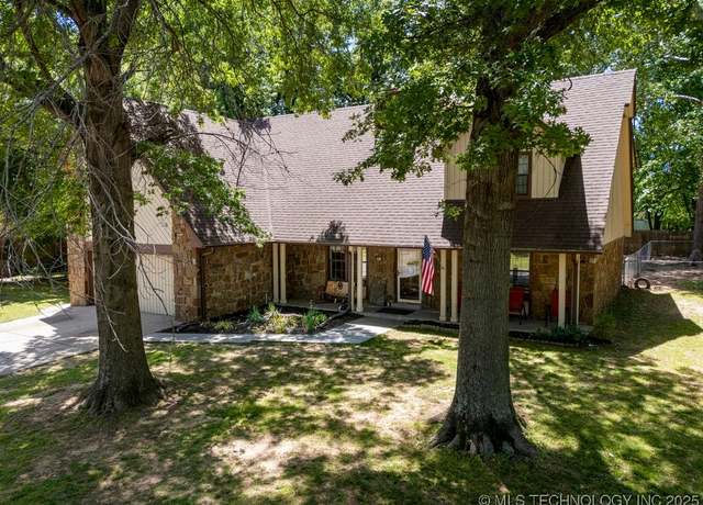 Property at 7818 S Park Ave, Broken Arrow, OK 74011, 5 beds, 2.5 baths