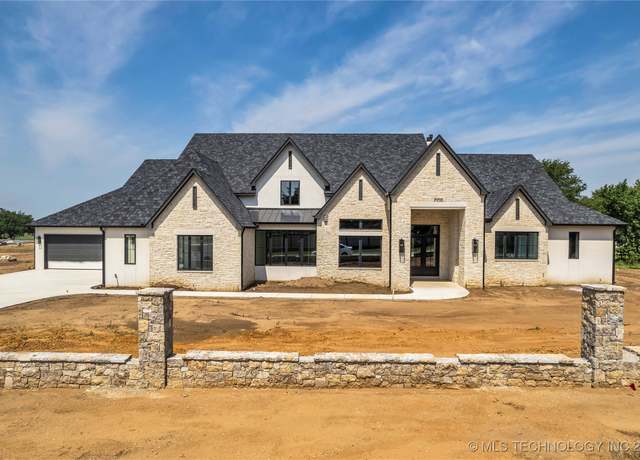 Property at 504 N 89th St, Broken Arrow, OK 74014, 5 beds, 5.5 baths