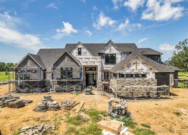 Property at 504 N 89th St, Broken Arrow, OK 74014, 5 beds, 5.5 baths
