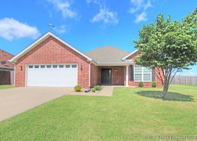 Property at 915 Terri Dr, Bartlesville, OK 74006, 2 beds, 2 baths