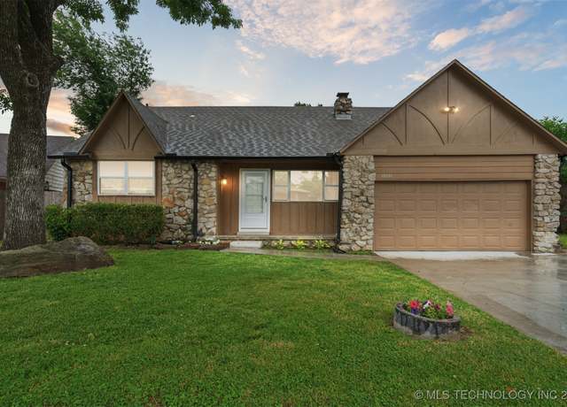 Property at 10136 E 22nd Pl, Tulsa, OK 74129, 3 beds, 1.5 baths