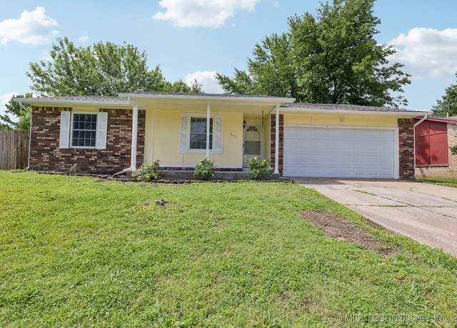 Property at 201 W Gary St, Broken Arrow, OK 74012, 3 beds, 2 baths