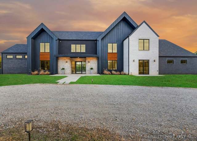 Property at 605 E Florence St, Broken Arrow, OK 74011, 5 beds, 4.5 baths