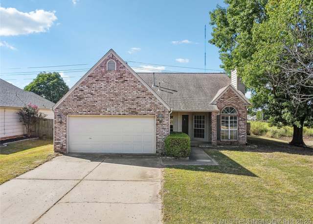 Property at 10602 E 115th Pl, Bixby, OK 74008, 3 beds, 2 baths