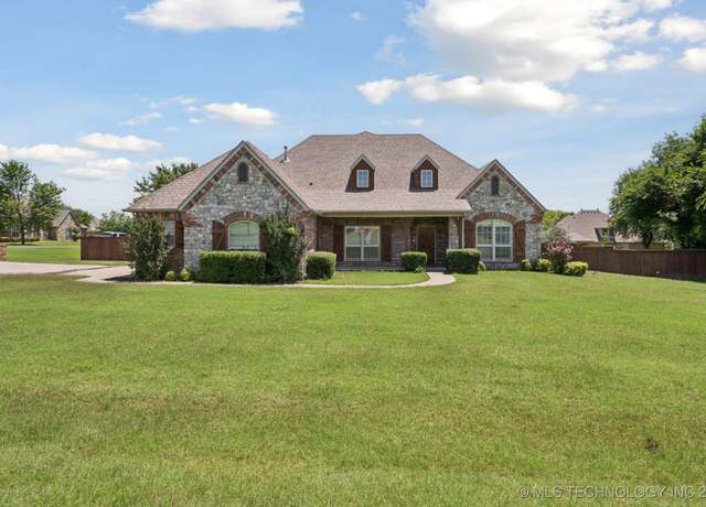 Property at 8483 N 68th EastAvenue, Owasso, OK 74055, 4 beds, 2.5 baths